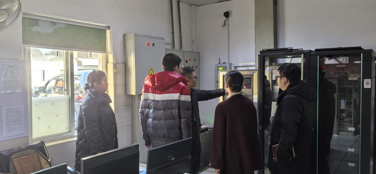 政企联动查隐患 筑牢商城安全线